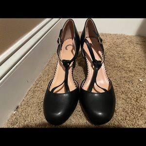 LWomen’s vintage style heel size 8.5. Never worn.